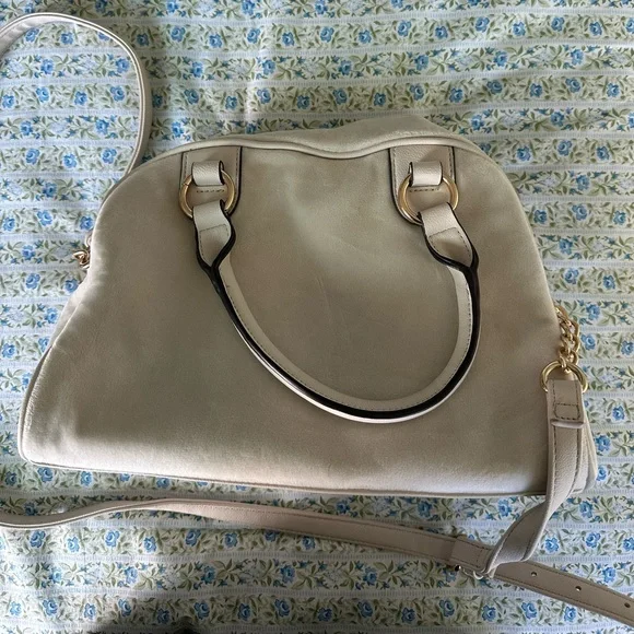 Juicy Couture Satchel in Cream with Heart Charm - Picture 3 of 8